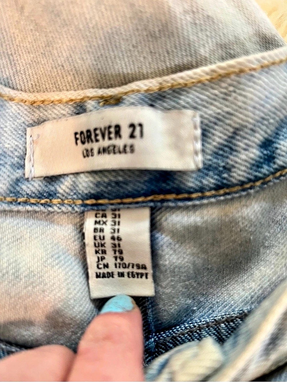 Forever 21 ripped jeans distressed size 31/Large - Picture 3 of 3